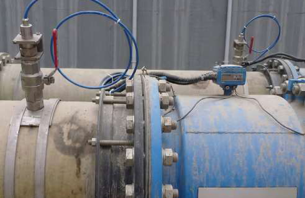 Industrial pipeline and tank pressure monitoring equipment.
